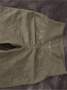Green Seamless Leggings with Subtle Logo